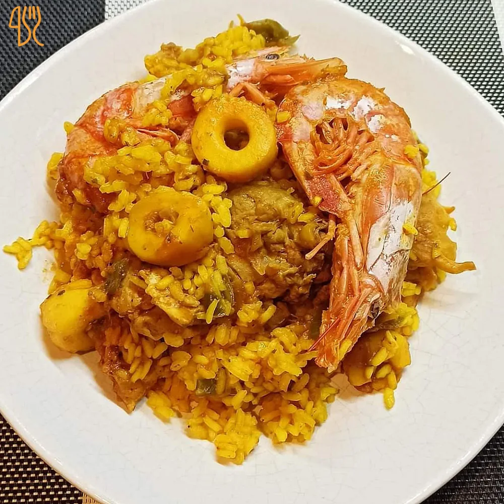 Arroz con gambas y calamar servido en Can Parera